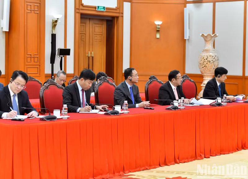 与会代表。