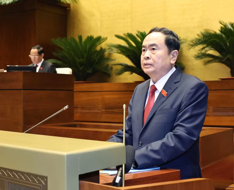 国会主席陈青敏在越南第十五届国会第八次会议开幕式上致辞。（图片来源：越通社）