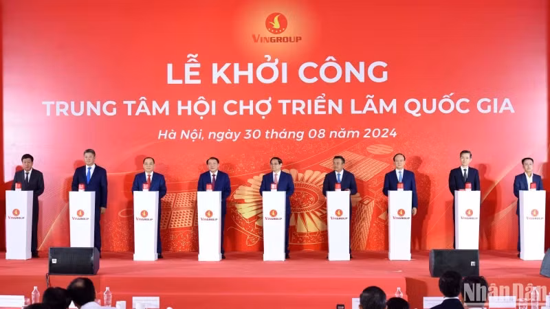 越南政府总理范明正出席国家会展中心奠基仪式。（陈海 摄）