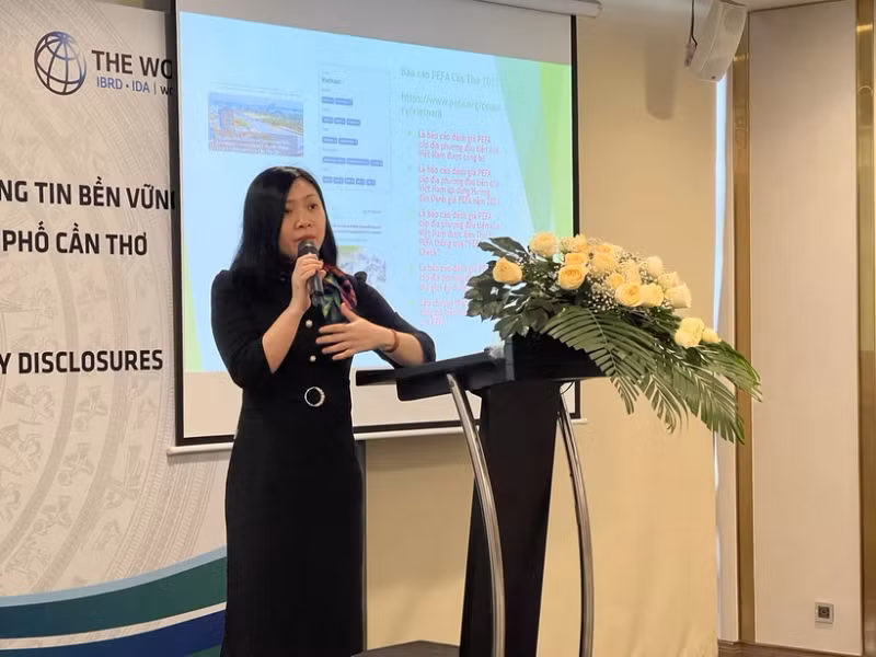 与会代表发表讲话。