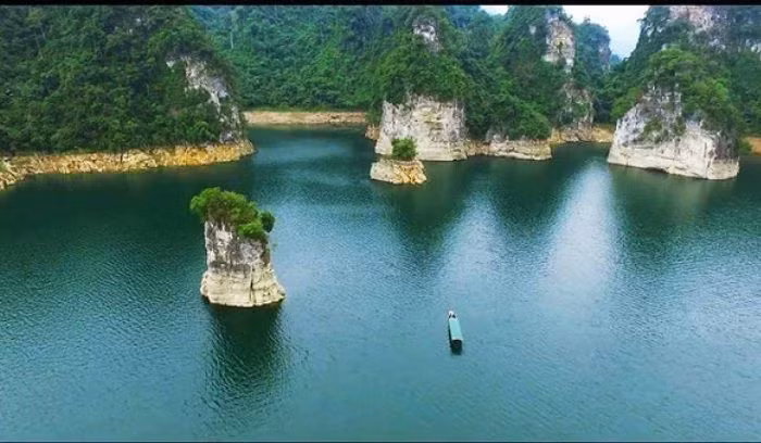 宣光省纳杭湖之美。(图片来源:纳杭县门户网站) 宣光省纳杭湖之美。(图片来源:纳杭县门户网站)