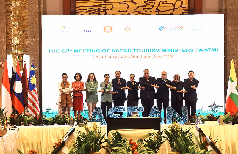 与会代表合影。 与会代表合影。