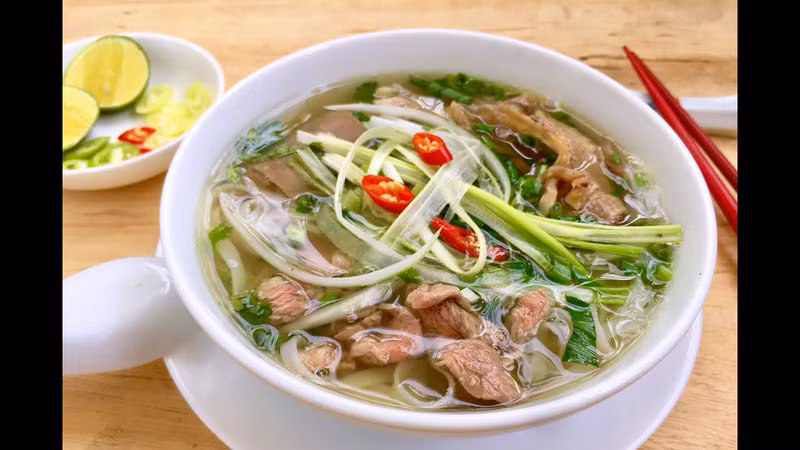 越南牛肉河粉跻身世界最美味的20种汤类食品之列。