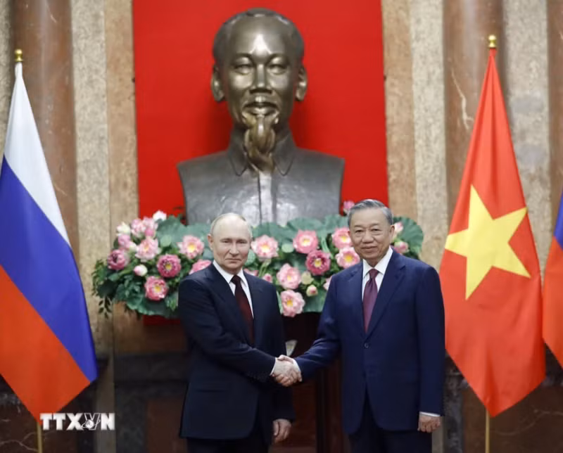 苏林主席和普京总统。（图片来源：越通社）