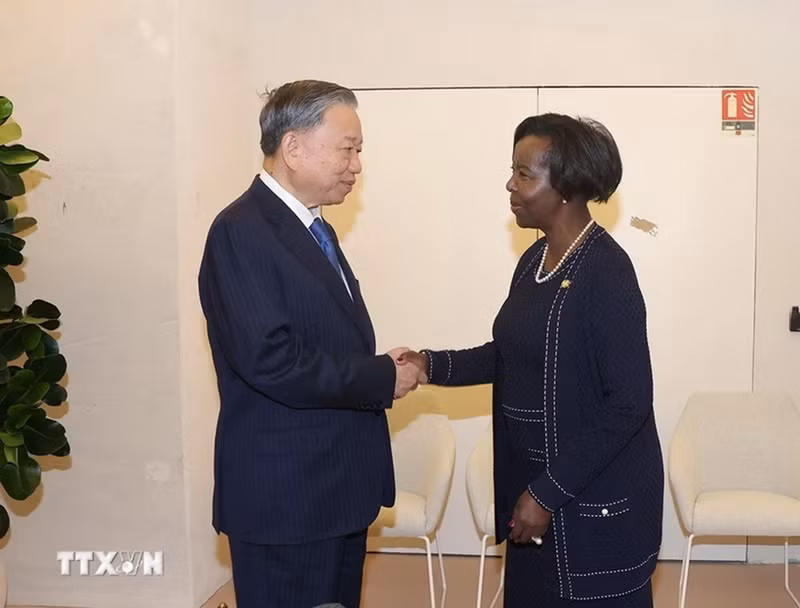 苏林总书记、国家主席会见法语国家国际组织秘书长路易丝·穆希基瓦博。（图片来源：越通社）