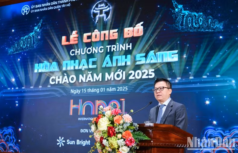越共中央委员、越南《人民报》社总编辑、中央宣教部副部长、越南新闻工作者协会主席黎国明在活动上发表讲话。
