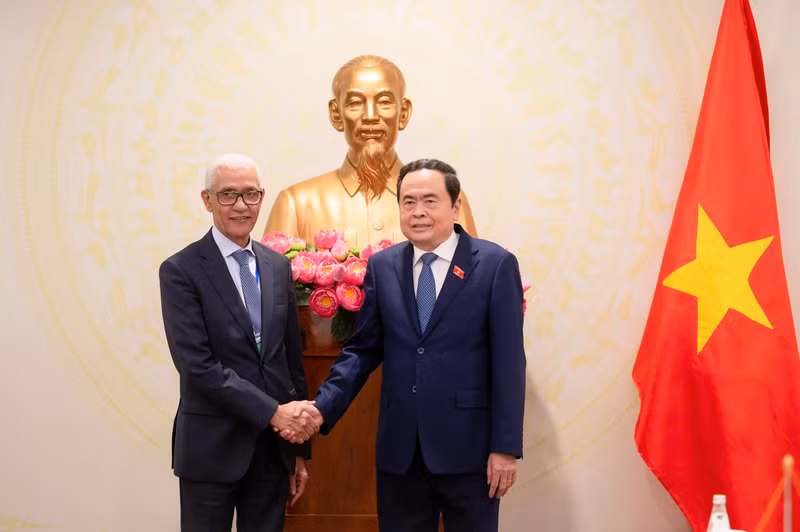 越南国会主席陈青敏会见摩洛哥众议院议长阿拉米。