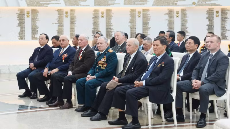 与会代表。