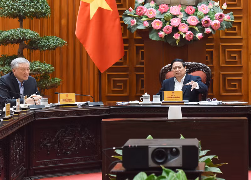 越南政府党委书记、政府总理范明正主持政府党委常委会会议。