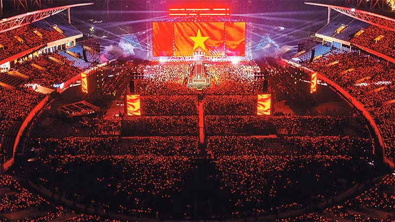 吸引数万名观众的河内音乐晚会场景。（组委会供图）