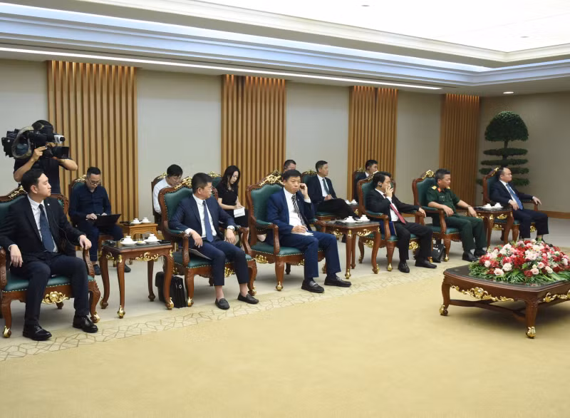陪同中国电建集团国际副总经理兼亚太区域总部总经理周家义出席会见的代表团成员。