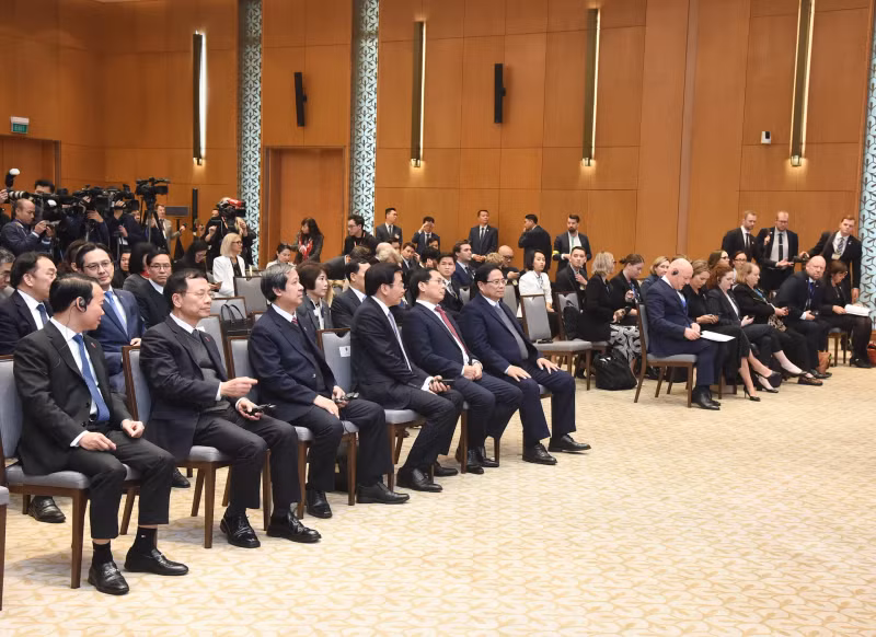 两位总理和与会代表。 两位总理和与会代表。