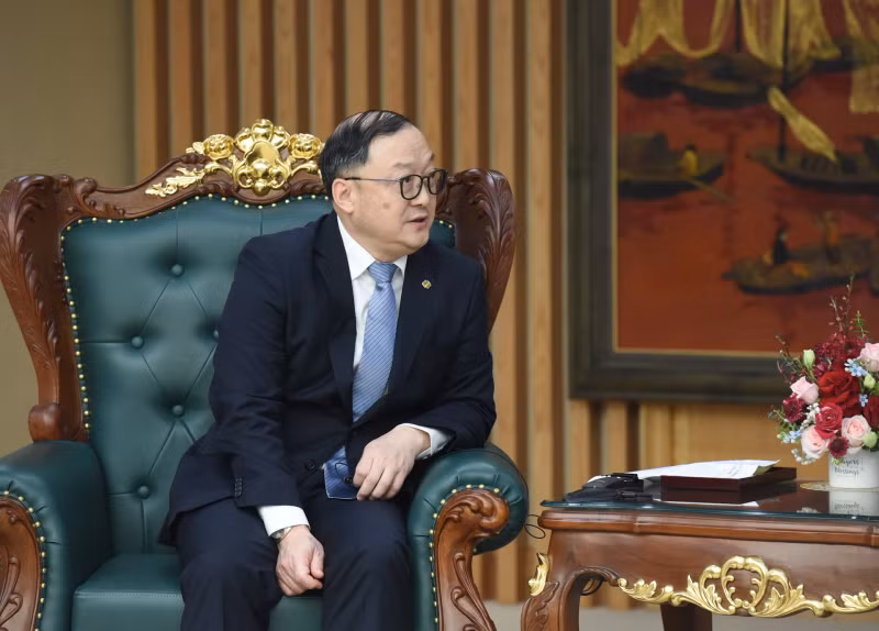 中国电建集团国际副总经理兼亚太区域总部总经理周家义在会见时发表讲话。