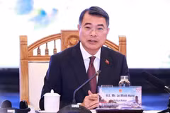 越南政府总理黎明兴在顺化市主持与日本企业的对话会。（图片来源：越通社）