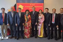 与会代表合影。（图片来源：越通社）