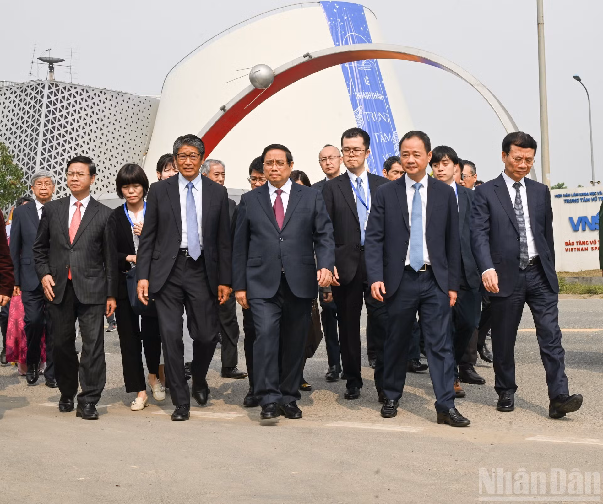 范明正总理出席越南国家航天中心工程落成仪式暨“2026年越日航天论坛：携手迈向新时代”开幕式。