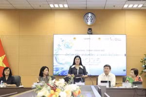 创新与数字化转型研究院院长阮氏碧兰发表讲话。（图片来源：越通社）