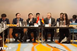 座谈会场景。（图片来源：越通社）