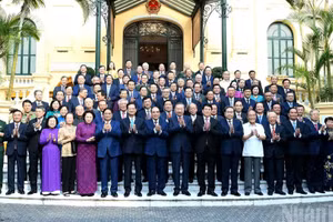 与会代表。