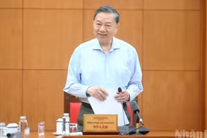越共中央总书记、国家主席苏林在会上发表讲话。