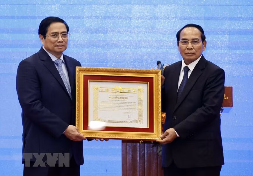越南高层领导荣获老挝国家崇高勋章（组图） ảnh 6