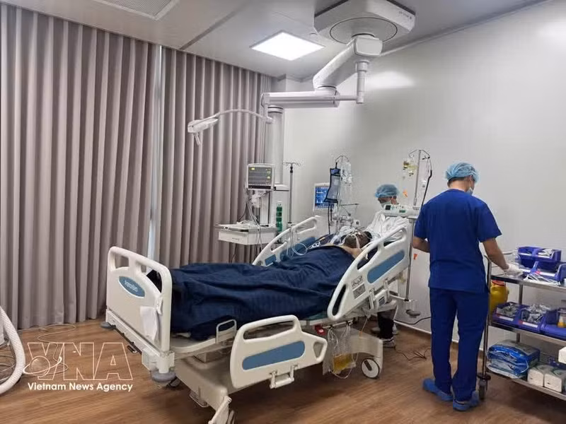 富国岛快艇倾覆事故伤者在富国岛医院接受治疗。
