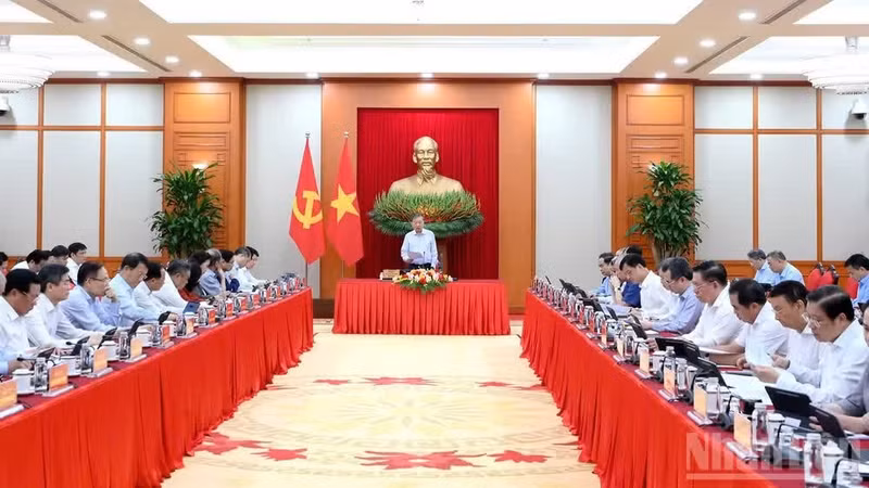 越共中央总书记、国家主席苏林主持会议。