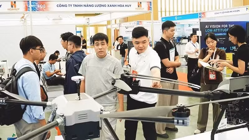越南企业的无人机产品亮相科技展览。