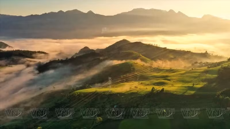 义路云雾缭绕——自然与人文交响曲。