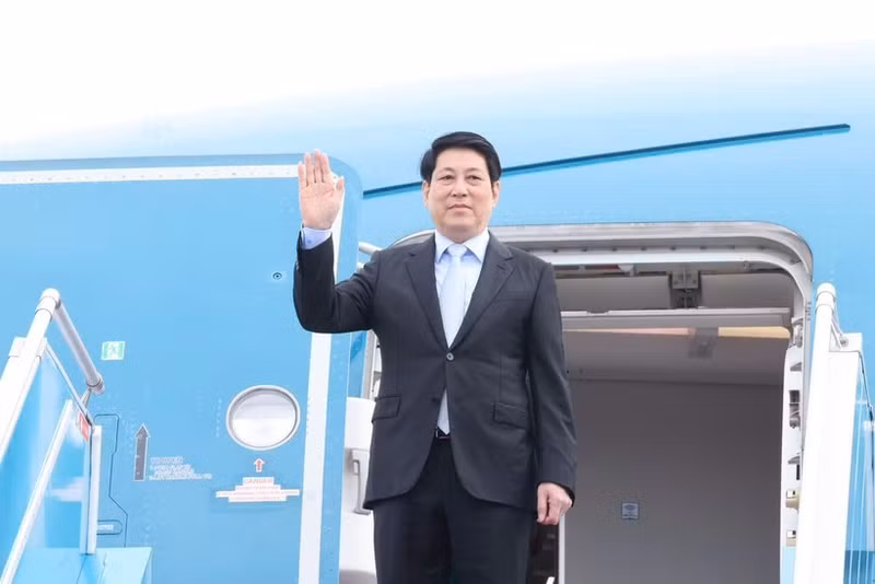越南国家主席梁强启程赴韩国出席2025年APEC会议周。
