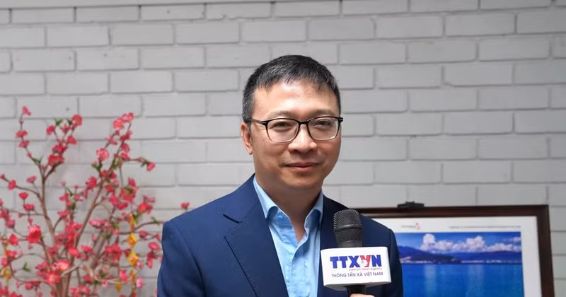 澳大利亚越南企业家协会（VBAA）秘书长杜嘉胜律师接受越通社记者采访。（图片来源：越通社）