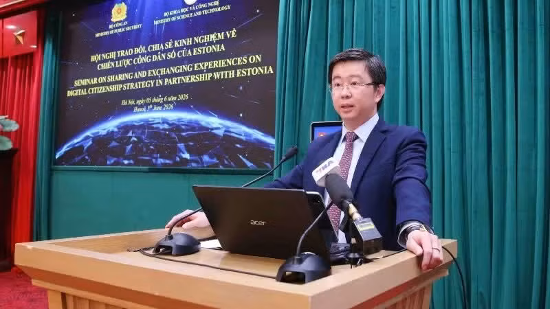 越南科技部副部长裴黄方在活动上致辞。