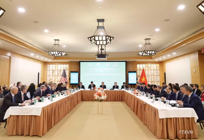 座谈会场景。（图片来源：越通社）