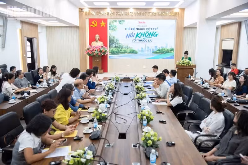 “越南年轻一代对烟草说不”座谈会全景。
