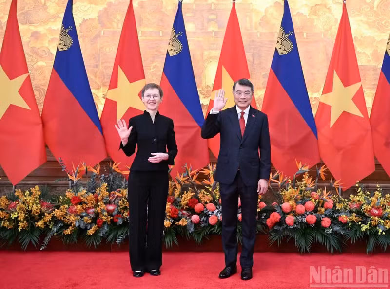 越南政府总理黎明兴和列支敦士登公国首相布丽吉特·哈斯。