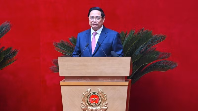 越南政府总理范明正在活动上发表讲话。