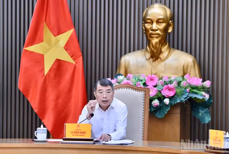 越南政府总理黎明兴在会上发表讲话。