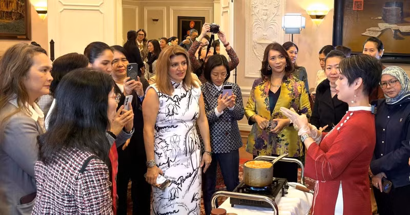 向美国外交界推广越南素食。（图片来源：越通社）
