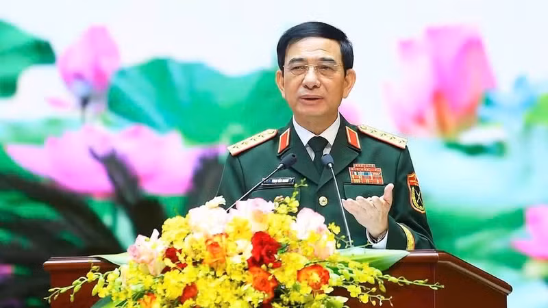 越共中央政治局委员、政府副总理、国防部部长潘文江大将。