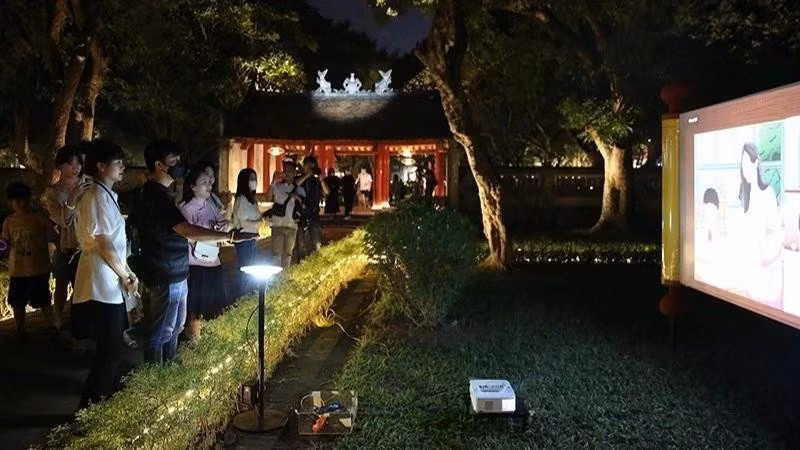 游客体验文庙—国子监夜游之旅。