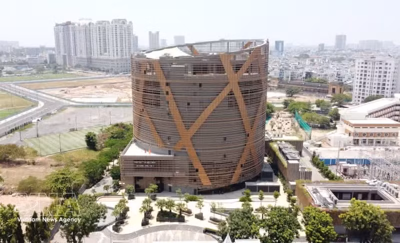 投资总额达近1.395万亿越盾的富寿多功能马戏与表演剧场正式投入运营，将有助于胡志明市在新纪元中释放资源，为文化产业注入“助推剂”。（图片来源：越通社）