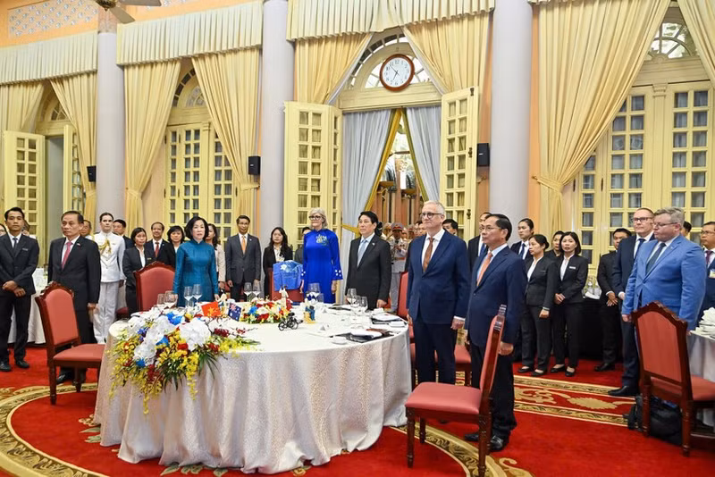 越南国家主席梁强为澳大利亚总督萨曼莎·莫斯廷举行国宴。（水原 摄）