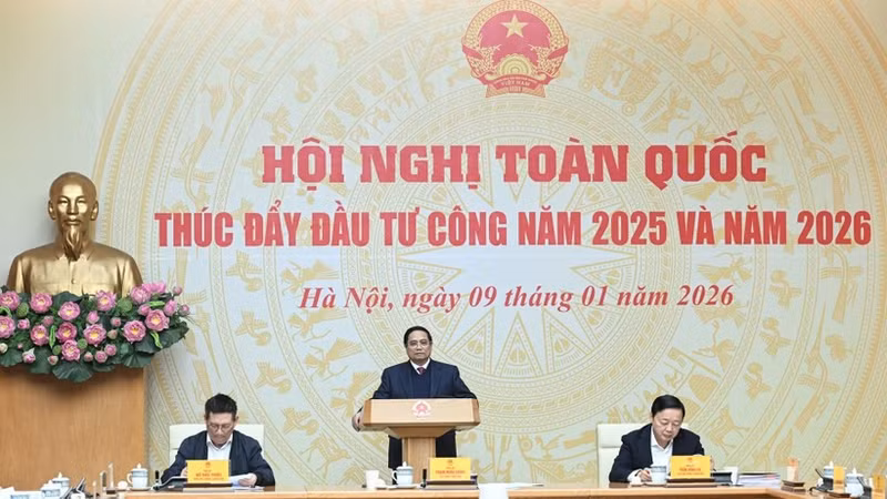 范明正总理在会上发表讲话。