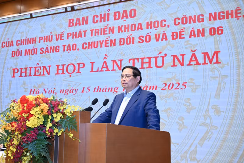 越南政府总理范明正在会上致辞。