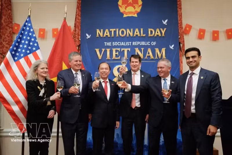 美国华盛顿特区各界代表共同庆祝越南社会主义共和国国庆81周年。（图片来源：越通社）