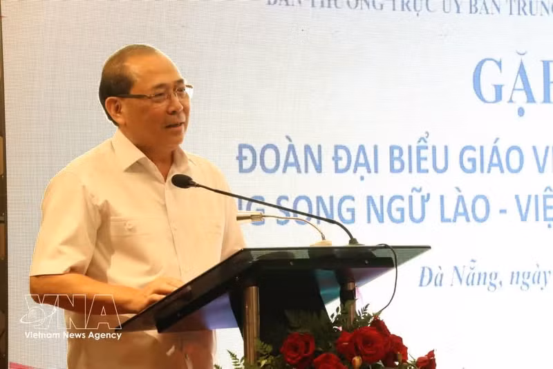 越南祖国阵线中央委员会副主席黄公始在见面会上发表讲话。