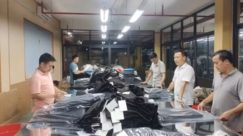 河内工业与贸易大学出口纺织服装产品生产现场。 