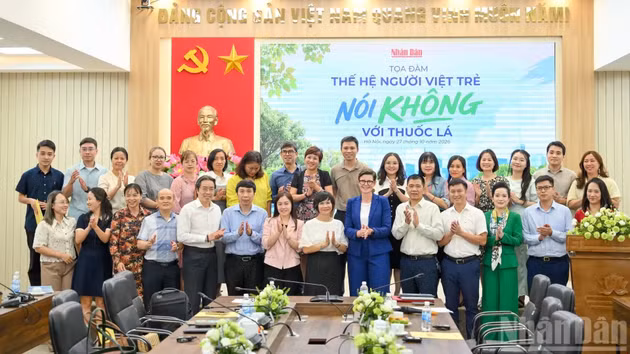 “越南年轻一代对烟草说不”座谈会与会代表合影理念。