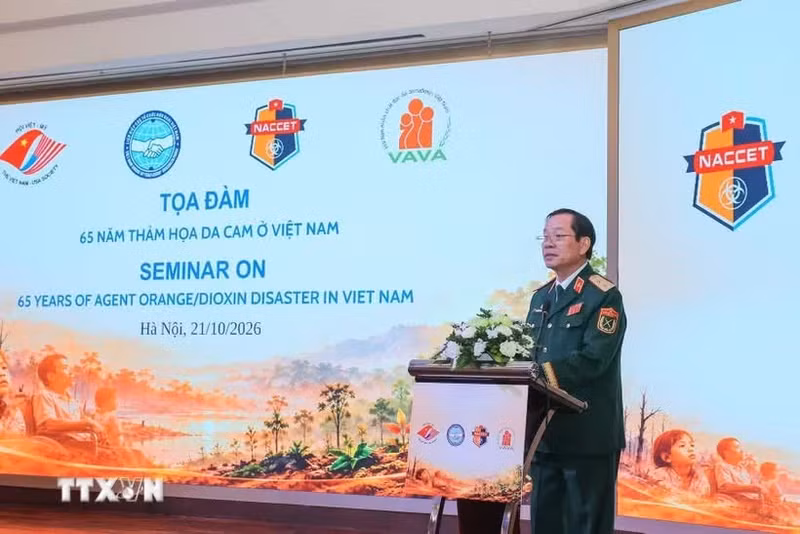 越南橙剂/二恶英受害者协会主席阮友政在会上发表讲话。(图片来源：越通社）