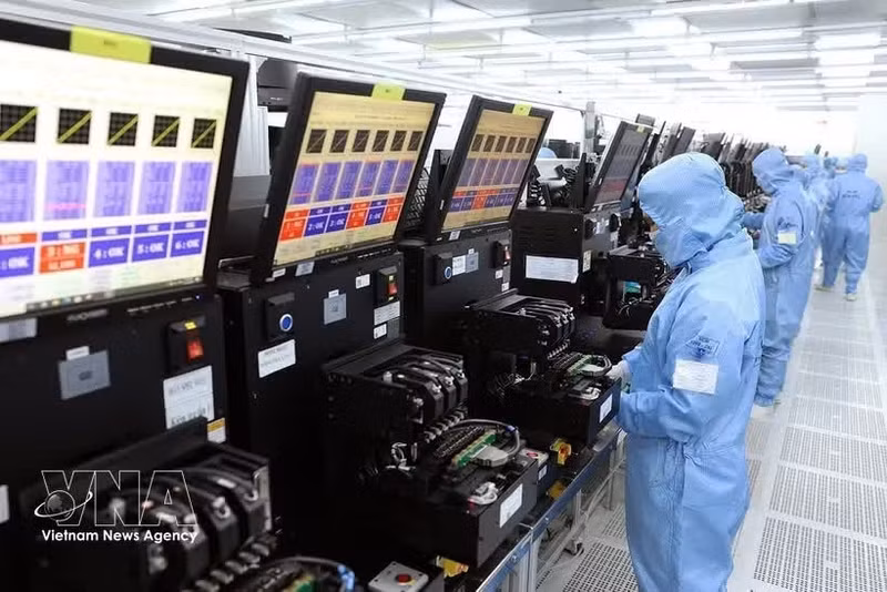 在宁平省福山工业园区MCNEX VINA有限责任公司（100%韩资）工厂内，生产用于出口的摄像头模组及电子元件的生产线。